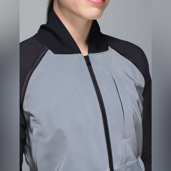 Lululemon Bright Bomber Jacket - Reflective - Silver / Black - Size 4 - Picture 6 of 16
